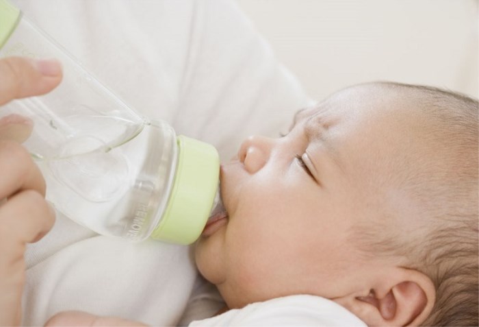 婴幼儿喝水